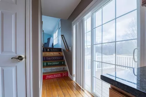 Entry Way - 9 White Rd, Mendon, MA 01756 photo 2 of 3