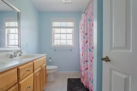 Bath - 9 White Rd, Mendon, MA 01756 photo 2 of 4