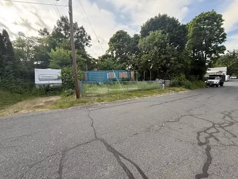 9 Milner St, Ware, MA 01082 photo 3