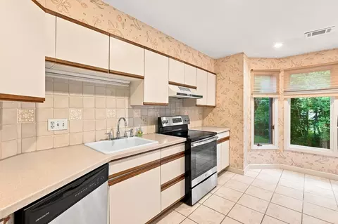 Kitchen - 770 Salisbury #322, Worcester, MA 01609 photo 1 of 5