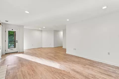 Living - 770 Salisbury #322, Worcester, MA 01609 photo 5 of 6