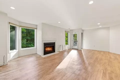 Living - 770 Salisbury #322, Worcester, MA 01609 photo 2 of 6