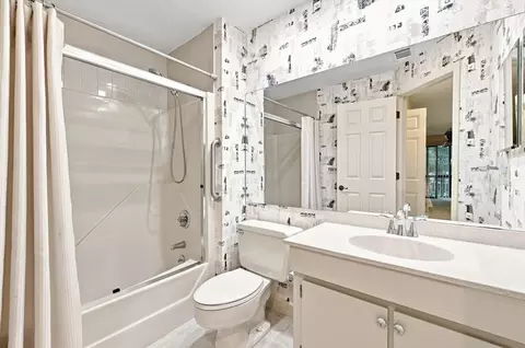 Bath - 770 Salisbury #322, Worcester, MA 01609 photo 2 of 2