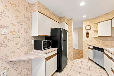 Kitchen - 770 Salisbury #322, Worcester, MA 01609 photo 3 of 5