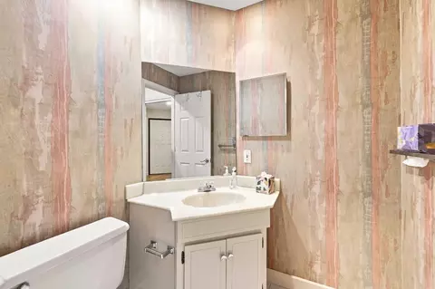 Bath - 770 Salisbury #322, Worcester, MA 01609 photo 1 of 2