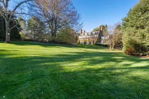 Exterior - 71 Sears Rd, Brookline, MA 02445 photo 4 of 5