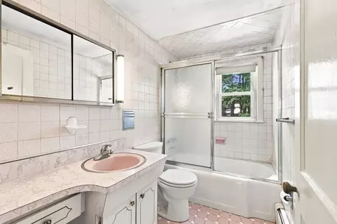 Bath - 8 Charlesgate Rd, Walpole, MA 02081 photo 2 of 3