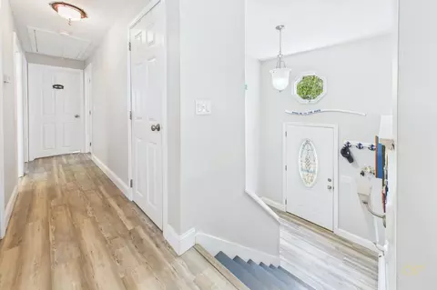 Entry Way - 7 Marks Cove Rd, Wareham, MA 02571 photo 2 of 3