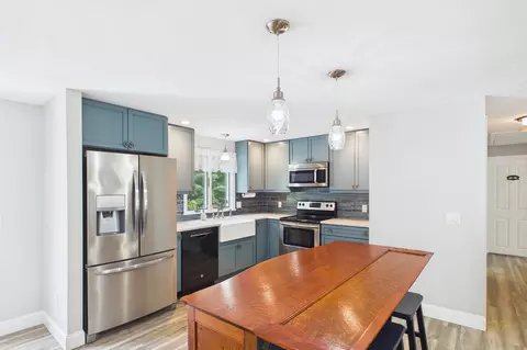 Kitchen - 7 Marks Cove Rd, Wareham, MA 02571 photo 1 of 4