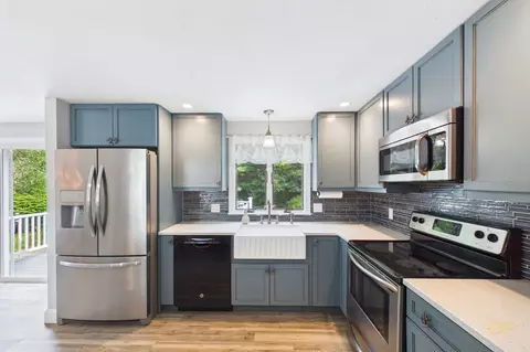 Kitchen - 7 Marks Cove Rd, Wareham, MA 02571 photo 3 of 4