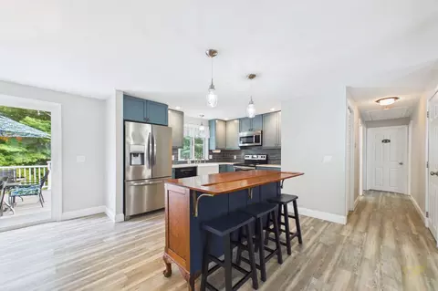 Entry Way - 7 Marks Cove Rd, Wareham, MA 02571 photo 1 of 3