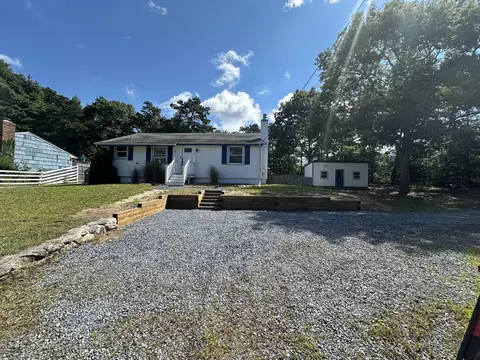 Exterior - 111 Wareham Lake Shore Dr, Wareham, MA 02571 photo 2 of 9