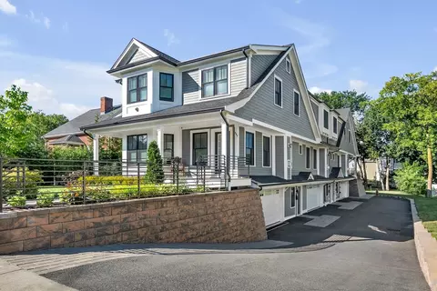 264 Pearl St #2, Newton, MA 02458