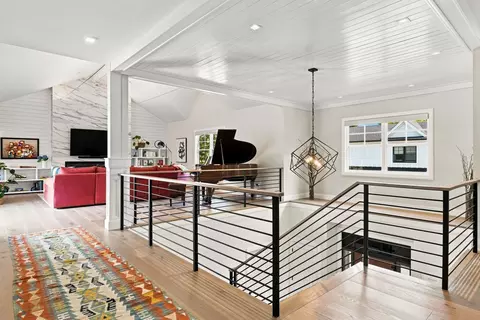 Entry Way - 8 Orchard Rd #B, Gloucester, MA 01930 photo 2 of 3