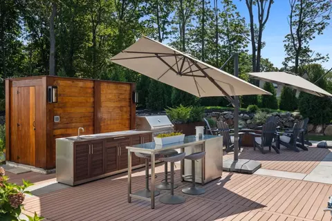 Exterior - 8 Orchard Rd #B, Gloucester, MA 01930 photo 5 of 7