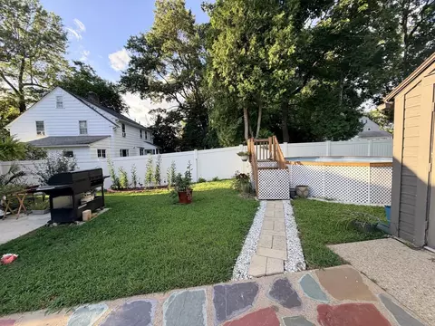 Exterior - 169 Roosevelt Ave, Springfield, MA 01118 photo 9 of 10
