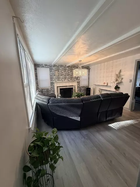Living - 169 Roosevelt Ave, Springfield, MA 01118 photo 2 of 2