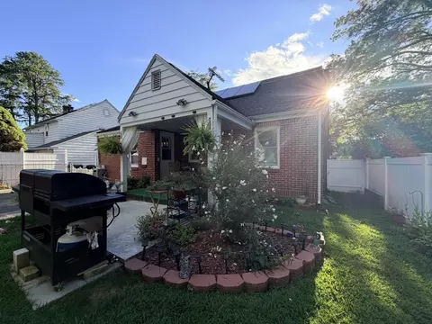 Exterior - 169 Roosevelt Ave, Springfield, MA 01118 photo 4 of 10