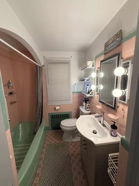 Bath - 169 Roosevelt Ave, Springfield, MA 01118 photo 1 of 2