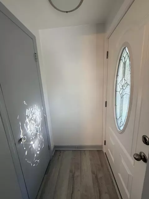 Entry Way - 169 Roosevelt Ave, Springfield, MA 01118 photo 1 of 1