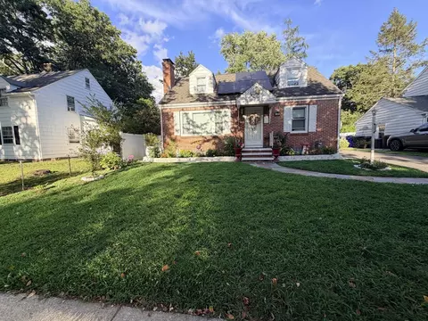 Exterior - 169 Roosevelt Ave, Springfield, MA 01118 photo 2 of 10