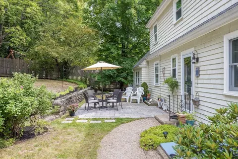 Exterior - 21 Bond St, Reading, MA 01867 photo 4 of 10