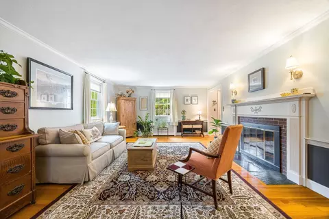 Living - 21 Bond St, Reading, MA 01867 photo 2 of 4