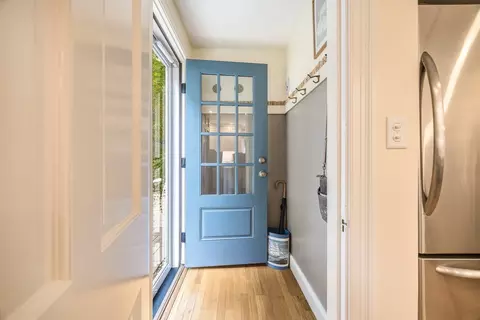 Entry Way - 21 Bond St, Reading, MA 01867 photo 4 of 6