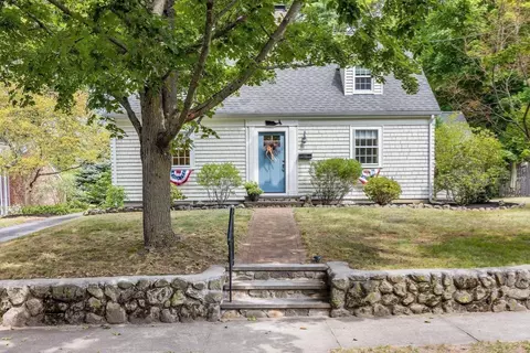Exterior - 21 Bond St, Reading, MA 01867 photo 9 of 10