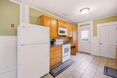 Kitchen - 209 Green St, Gardner, MA 01440 photo 5 of 5