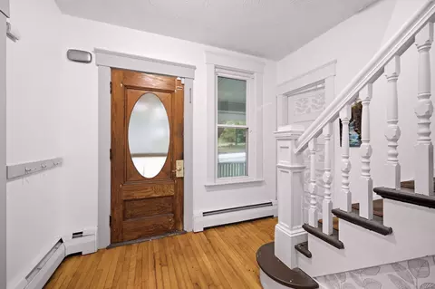 Entry Way - 209 Green St, Gardner, MA 01440 photo 1 of 6