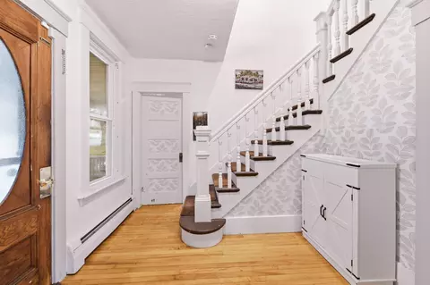 Entry Way - 209 Green St, Gardner, MA 01440 photo 4 of 6