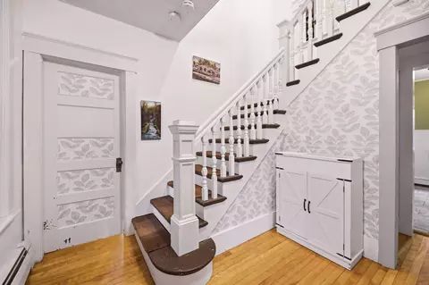 Entry Way - 209 Green St, Gardner, MA 01440 photo 2 of 6