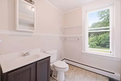 Bath - 209 Green St, Gardner, MA 01440 photo 2 of 2