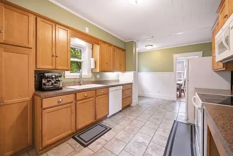 Kitchen - 209 Green St, Gardner, MA 01440 photo 1 of 5
