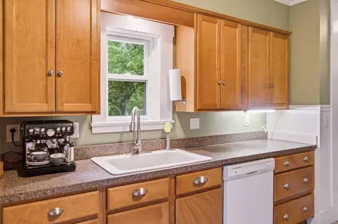 Kitchen - 209 Green St, Gardner, MA 01440 photo 3 of 5