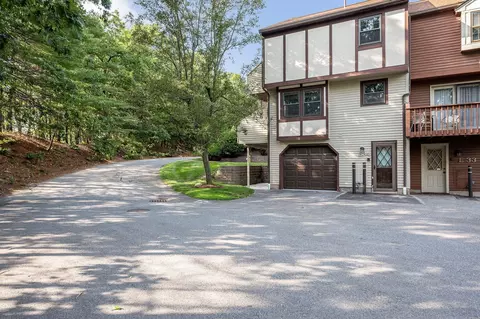 34 Scotty Hollow Dr #E, Chelmsford, MA 01863