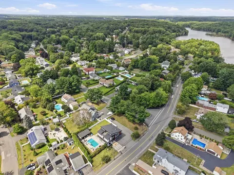 View/Area - 61 Walnut St, Saugus, MA 01906 photo 4 of 4