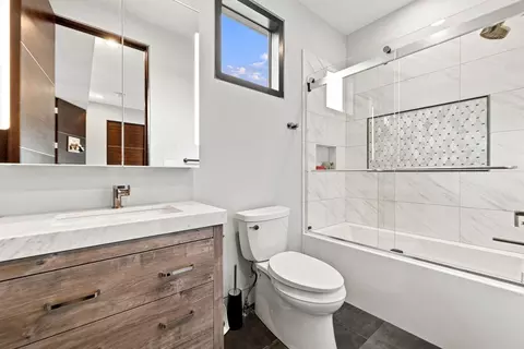 Bath - 61 Walnut St, Saugus, MA 01906 photo 4 of 6