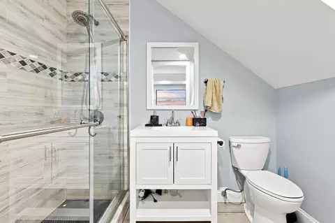 Bath - 61 Walnut St, Saugus, MA 01906 photo 6 of 6