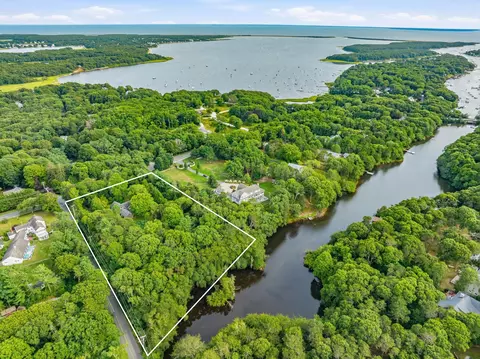 204 Waquoit Hwy, Falmouth, MA 02536