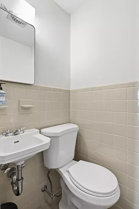 Bath - 42 N Brook Rd, Springfield, MA 01119 photo 4 of 4