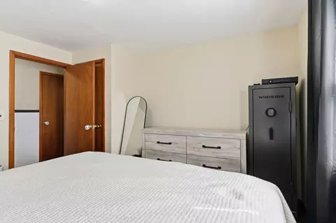 Bedroom - 42 N Brook Rd, Springfield, MA 01119 photo 3 of 11