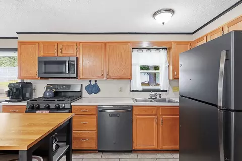 Kitchen - 42 N Brook Rd, Springfield, MA 01119 photo 4 of 5