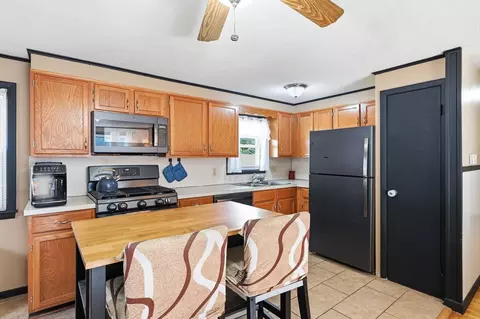 Kitchen - 42 N Brook Rd, Springfield, MA 01119 photo 2 of 5