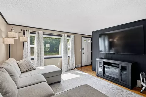 Living - 42 N Brook Rd, Springfield, MA 01119 photo 1 of 2