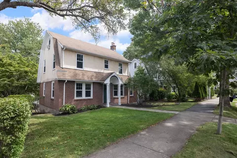 1925 Commonwealth Ave, Auburndale, MA 02466