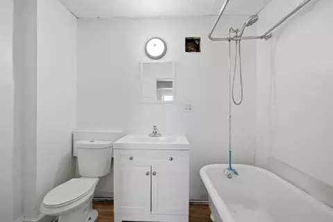 Bath - 40 Warriner Ave, Springfield, MA 01108 photo 1 of 2