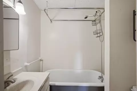 Bath - 40 Warriner Ave, Springfield, MA 01108 photo 2 of 2
