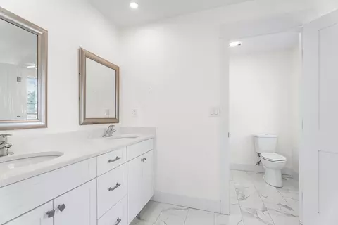 Bath - 32 Valmor St, Worcester, MA 01604 photo 3 of 5